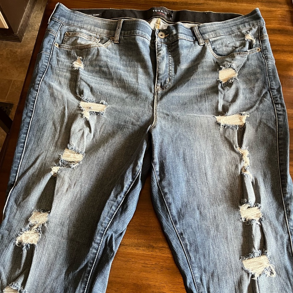 Torrid ripped skinny jeans